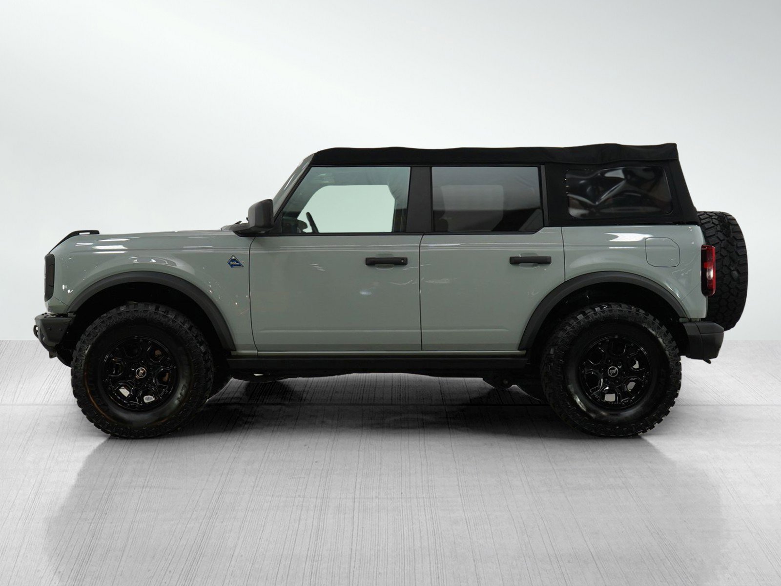 Used 2021 Ford Bronco 4-Door Black Diamond with VIN 1FMEE5DP1MLB02595 for sale in Burnsville, Minnesota