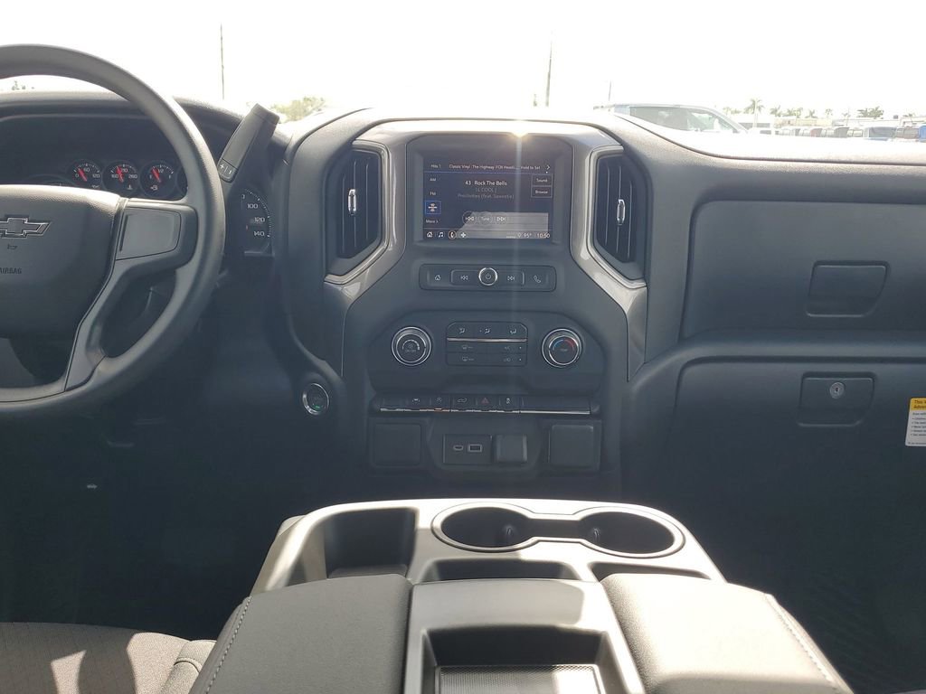 2025 Chevrolet Silverado 1500 Custom photo 10
