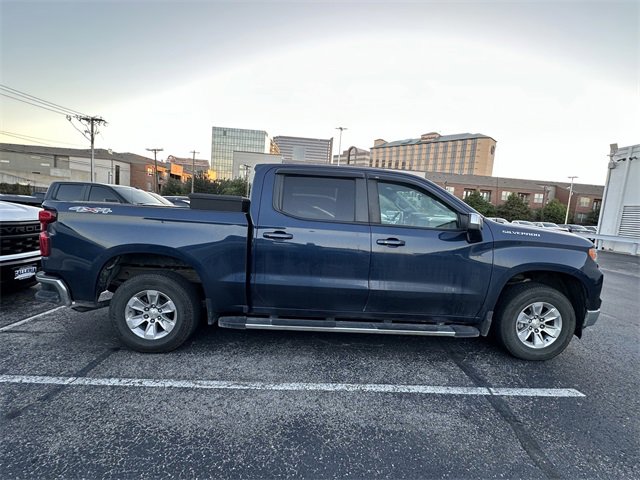 2023 Chevrolet Silverado 1500 LT photo 2
