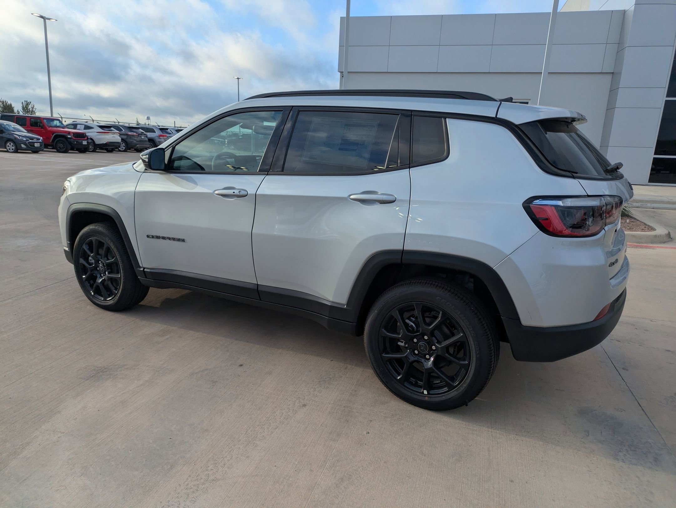 2026 Jeep Compass Latitude photo 4