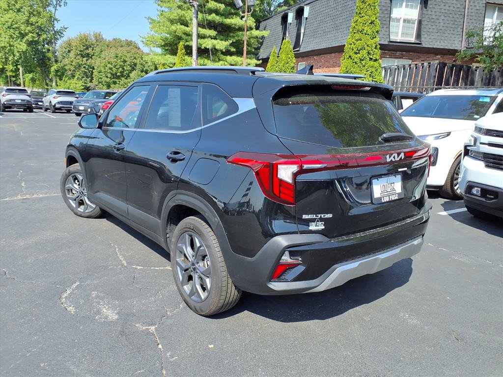2024 Kia Seltos S photo 2