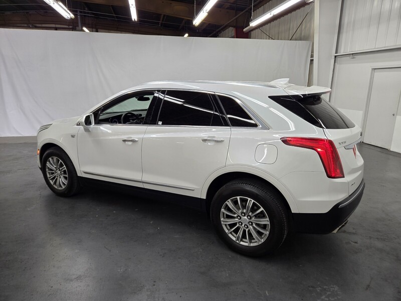 2017 Cadillac XT5 Luxury photo 2