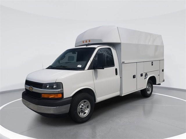 2024 Chevrolet Express Cutaway Base's photo