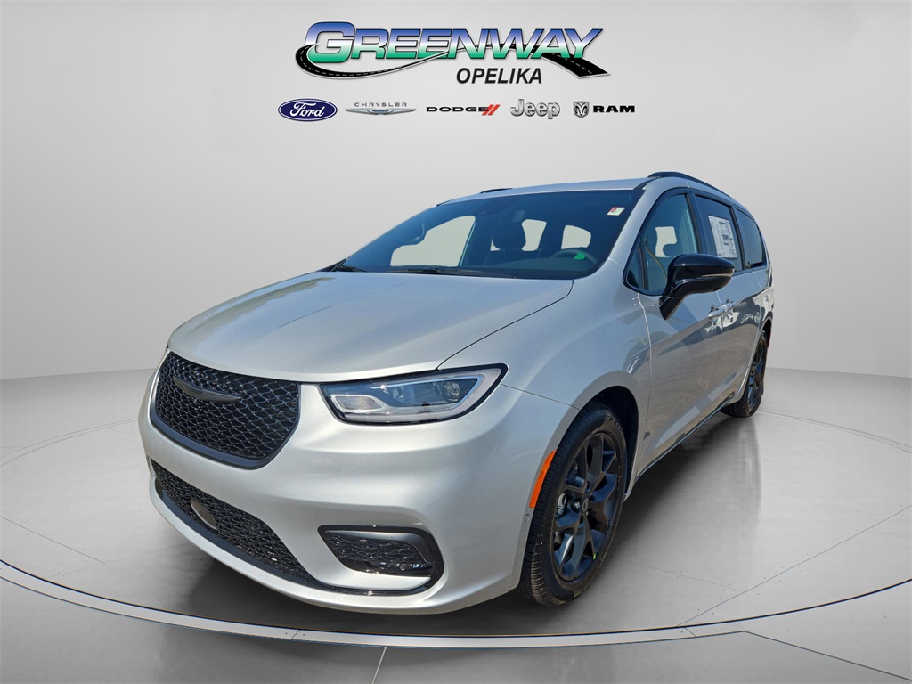 2026 Chrysler Pacifica Limited photo 3