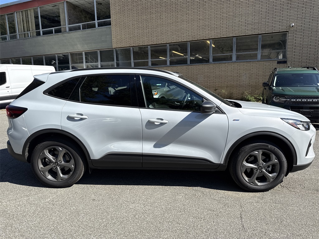 2025 Ford Escape ST-Line photo 3