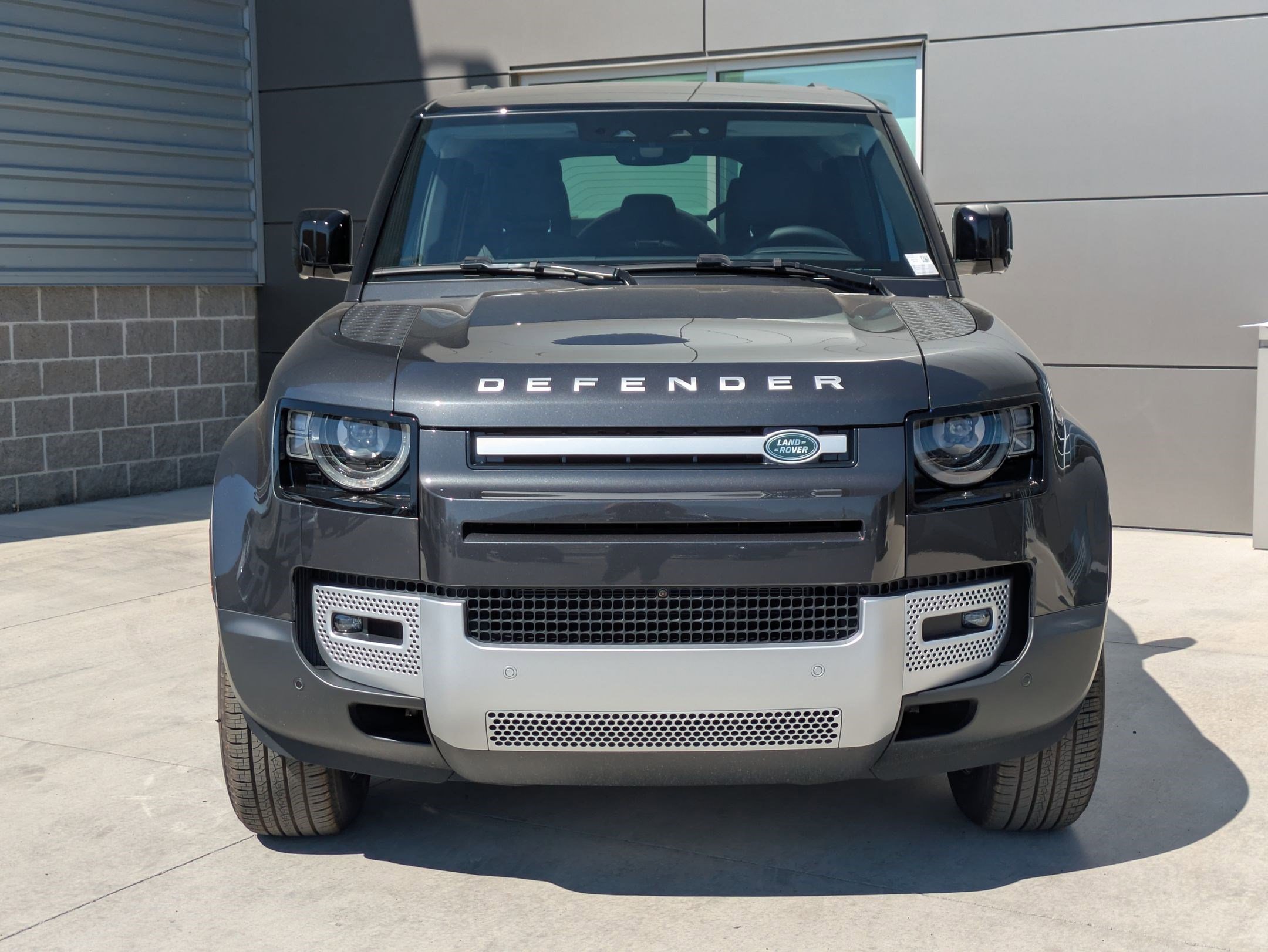2025 Land Rover Defender 110 S photo 2