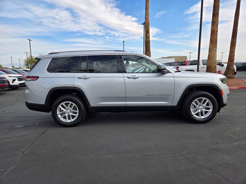 2023 Jeep Grand Cherokee Laredo photo 7