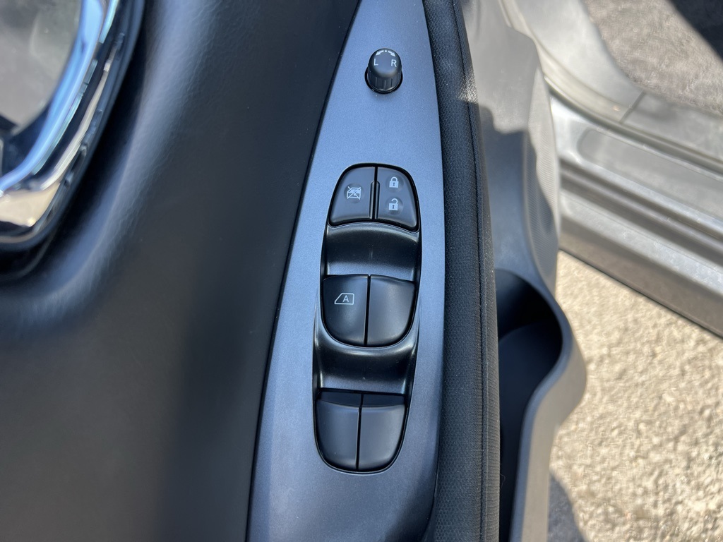 2024 Nissan Leaf S photo 11