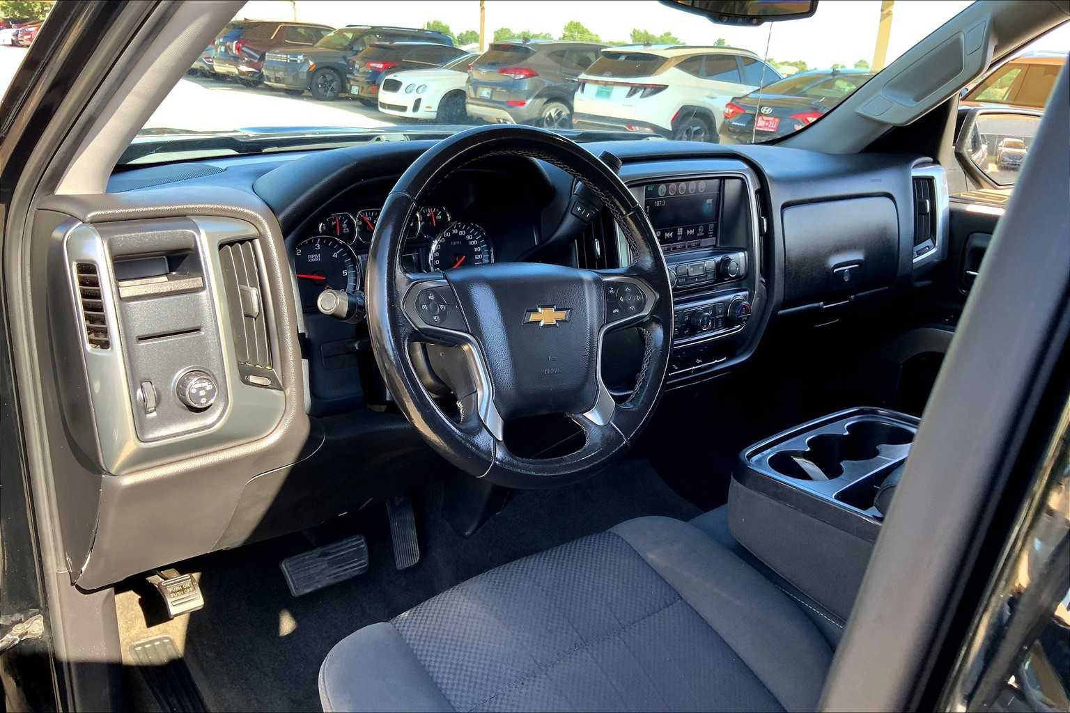 2018 Chevrolet Silverado 1500 LT photo 13