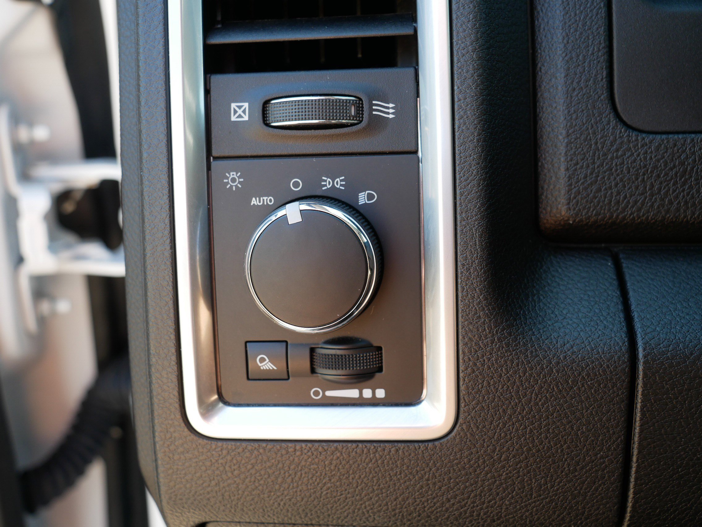 2024 Ram 1500 Classic SLT photo 25