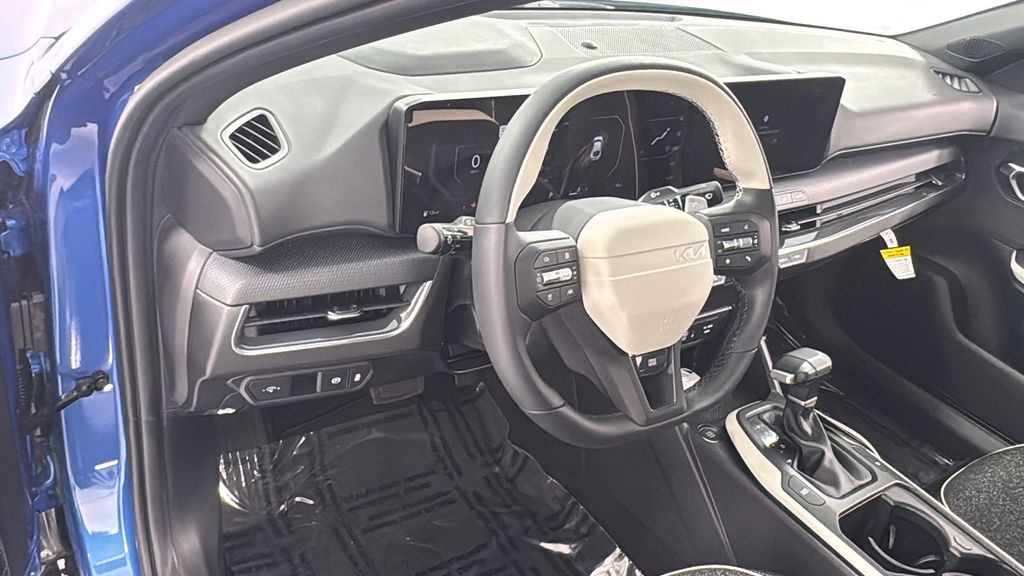 2025 Kia K4 GT-Line photo 30