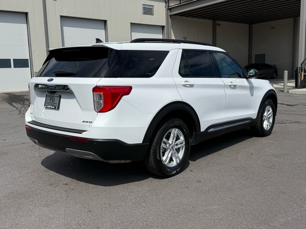 2023 Ford Explorer XLT photo 3