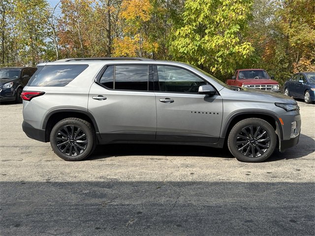 2023 Chevrolet Traverse RS photo 2