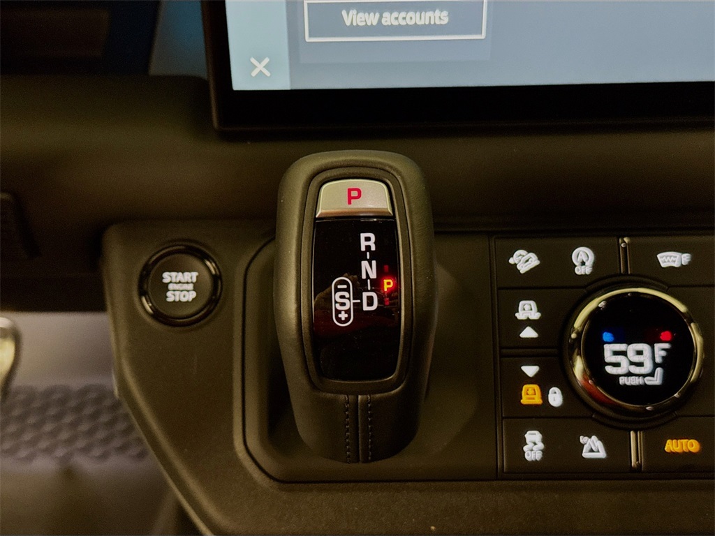 2025 Land Rover Defender 110 V8 photo 15