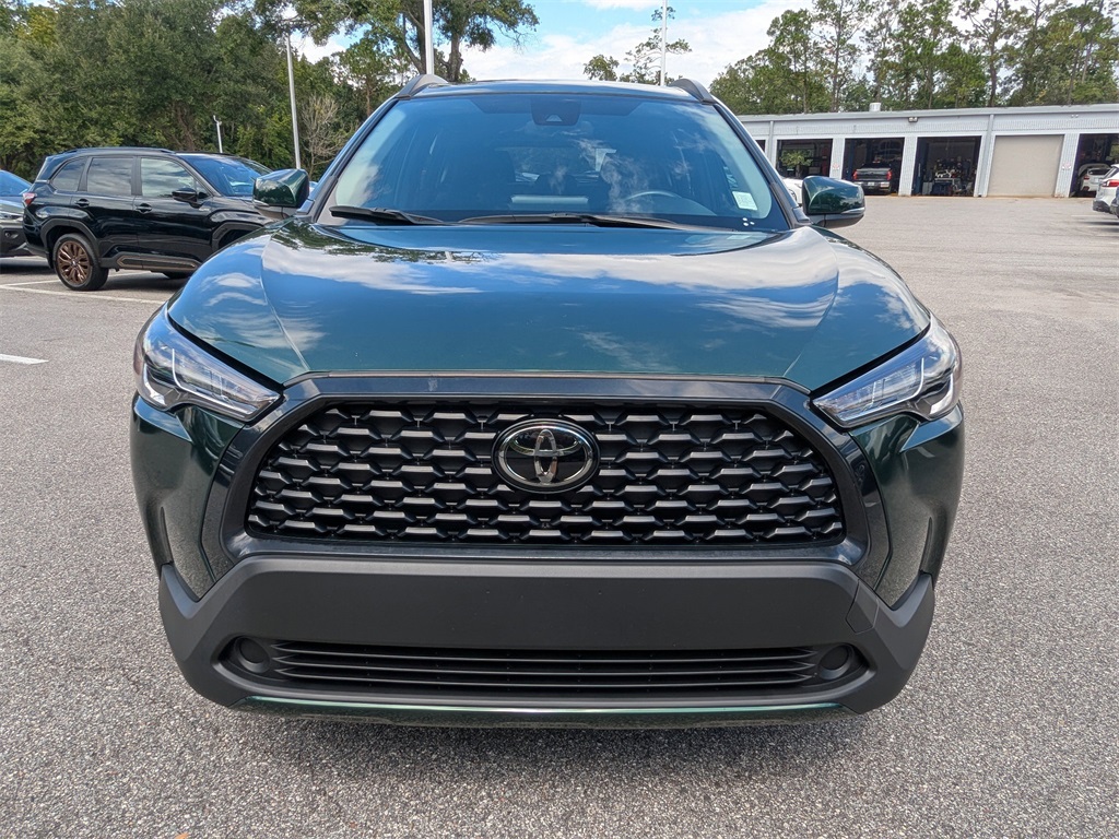 2022 Toyota Corolla Cross LE photo 6