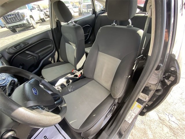 2016 Ford Fiesta S photo 2