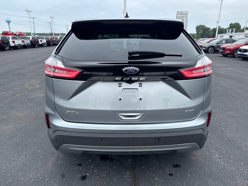 2022 Ford Edge SEL photo 4