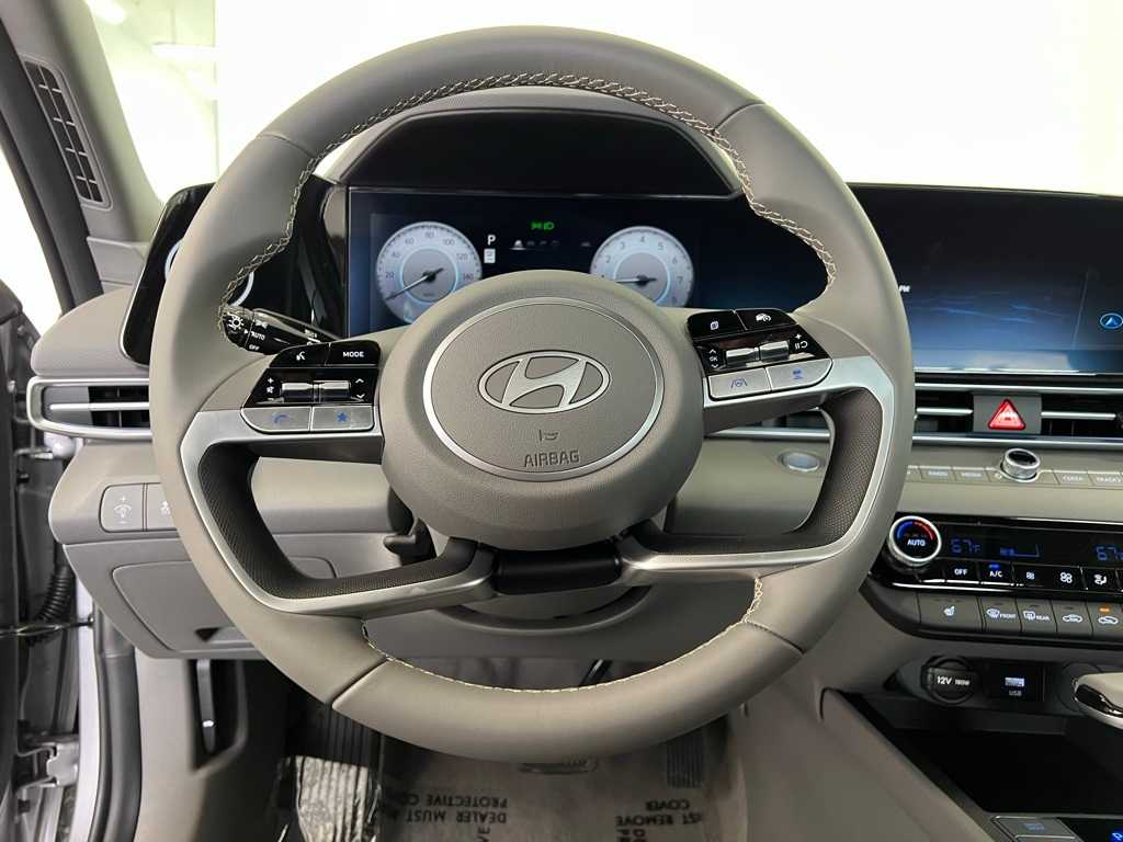 2025 Hyundai Elantra SEL Convenience photo 15
