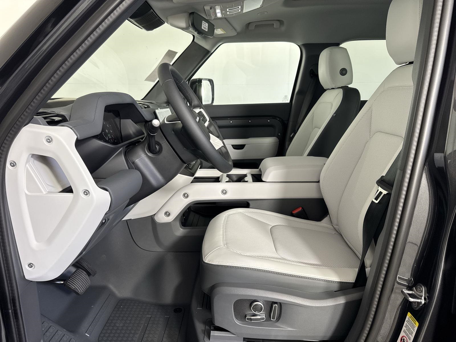 2025 Land Rover Defender 130 S photo 23