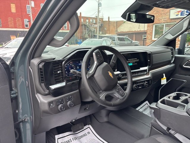 2025 Chevrolet Silverado 3500HD LT photo 21