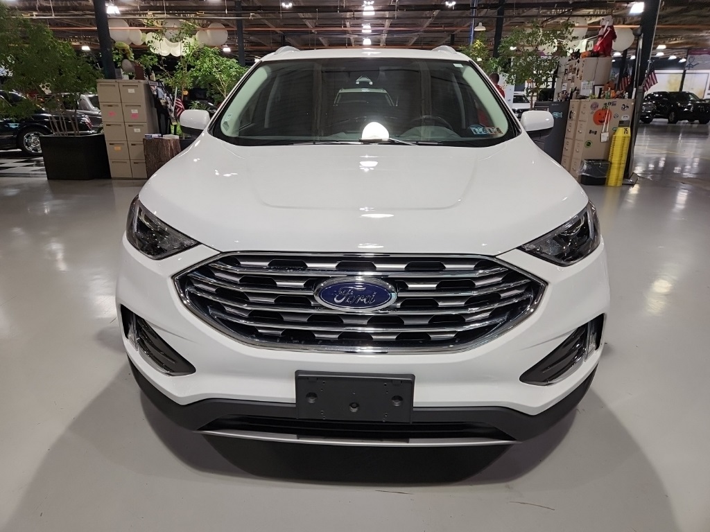 2022 Ford Edge SEL photo 2