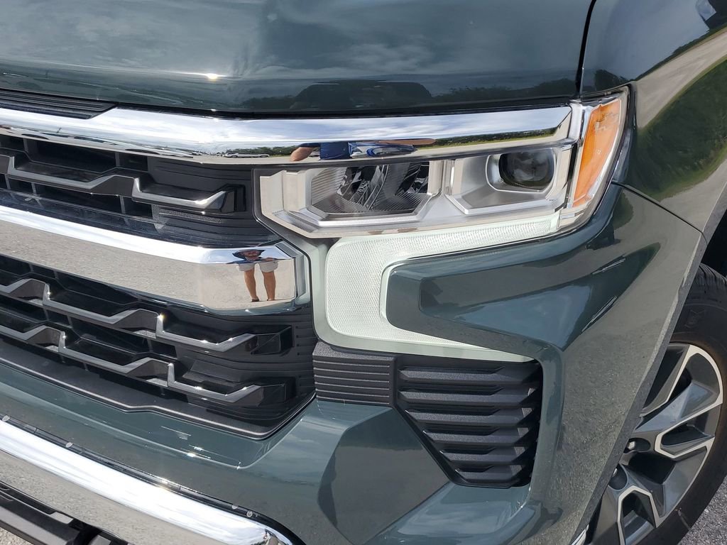 2025 Chevrolet Silverado 1500 LT photo 16