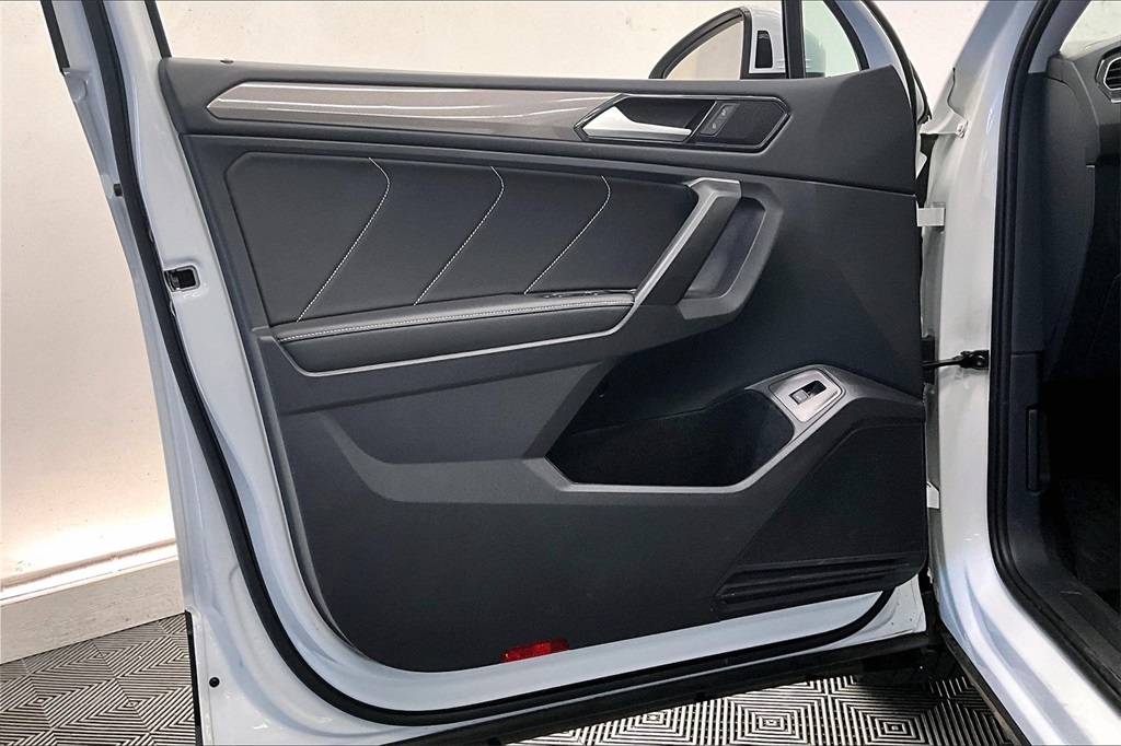 2024 Volkswagen Tiguan SE Wolfsburg Edition photo 24