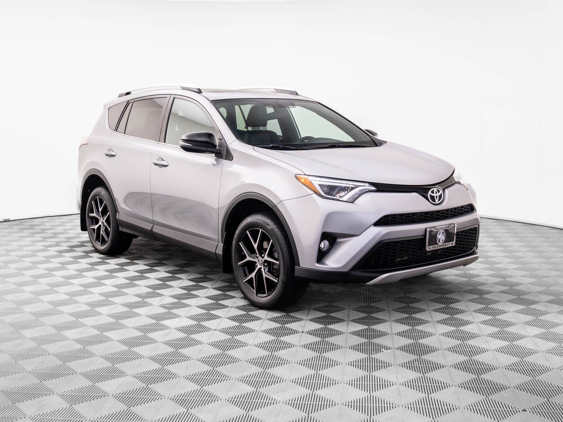 2016 Toyota RAV4 SE photo 5