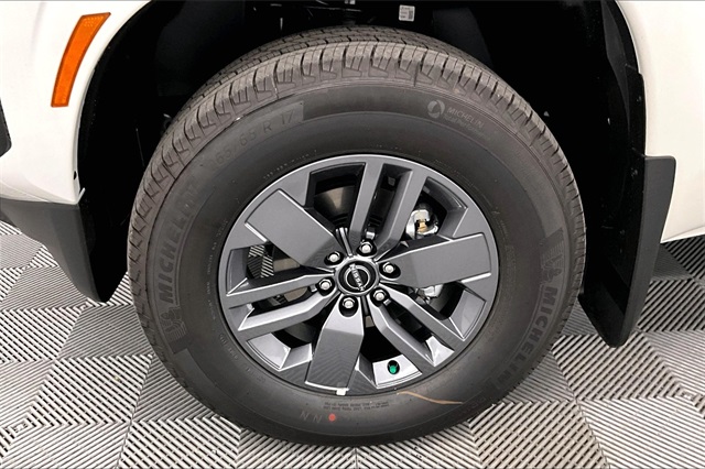 2025 Nissan Frontier SV photo 11