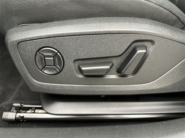 2024 Audi Q4 E-tron Premium Plus photo 4