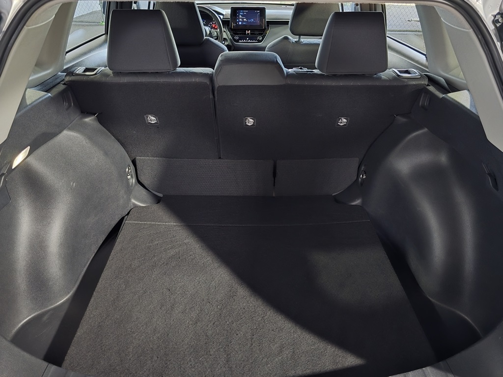 2023 Toyota Corolla Cross LE photo 24