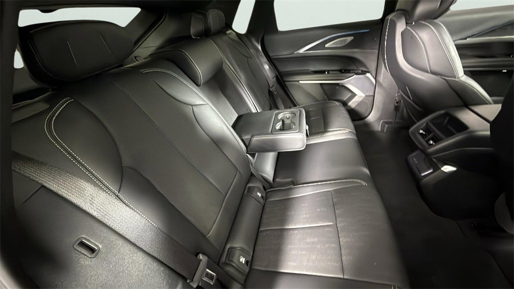 2024 Cadillac Lyriq Luxury photo 32