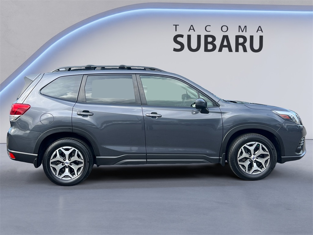 2023 Subaru Forester Premium photo 6