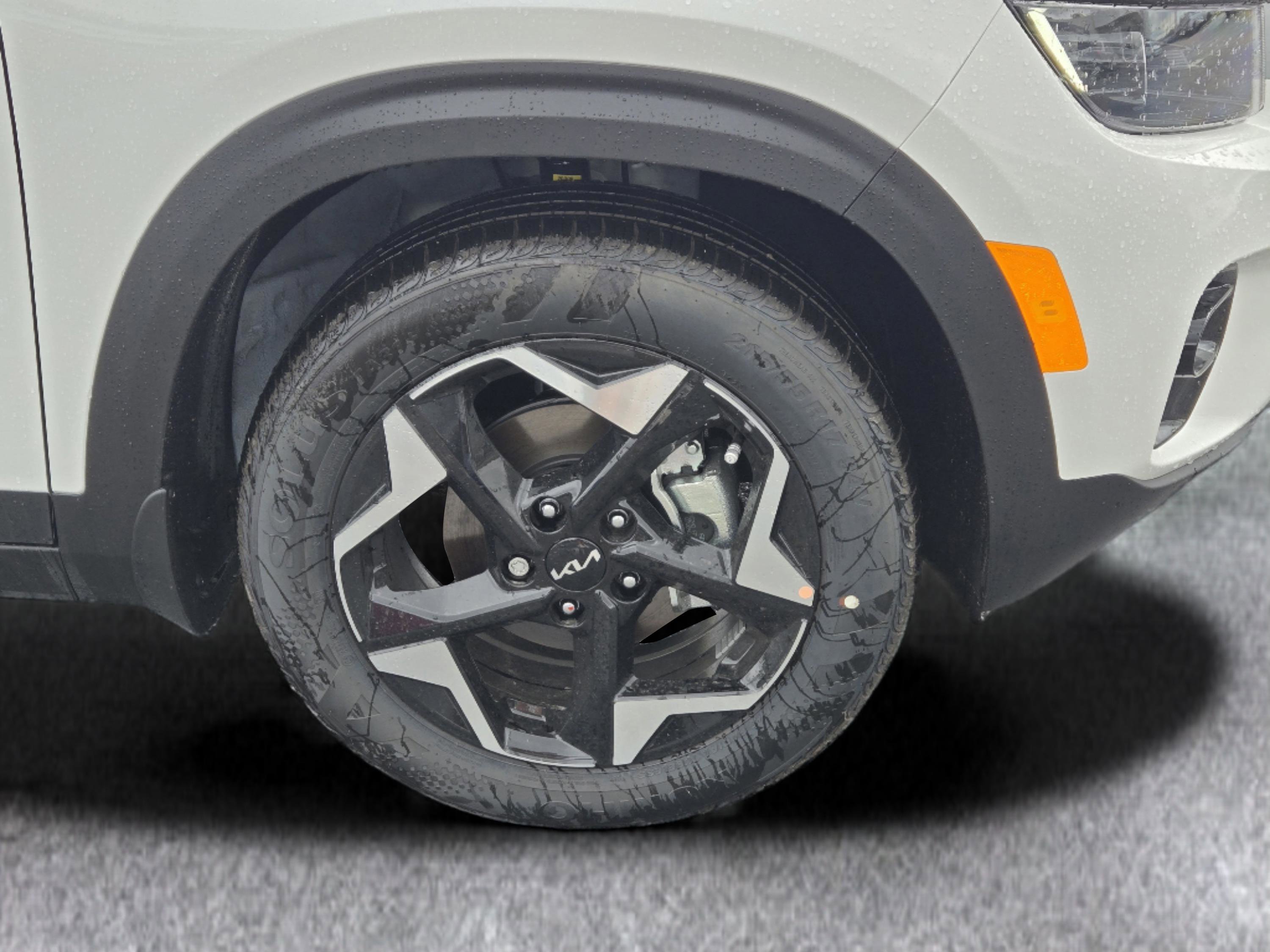 2025 Kia Seltos EX photo 4