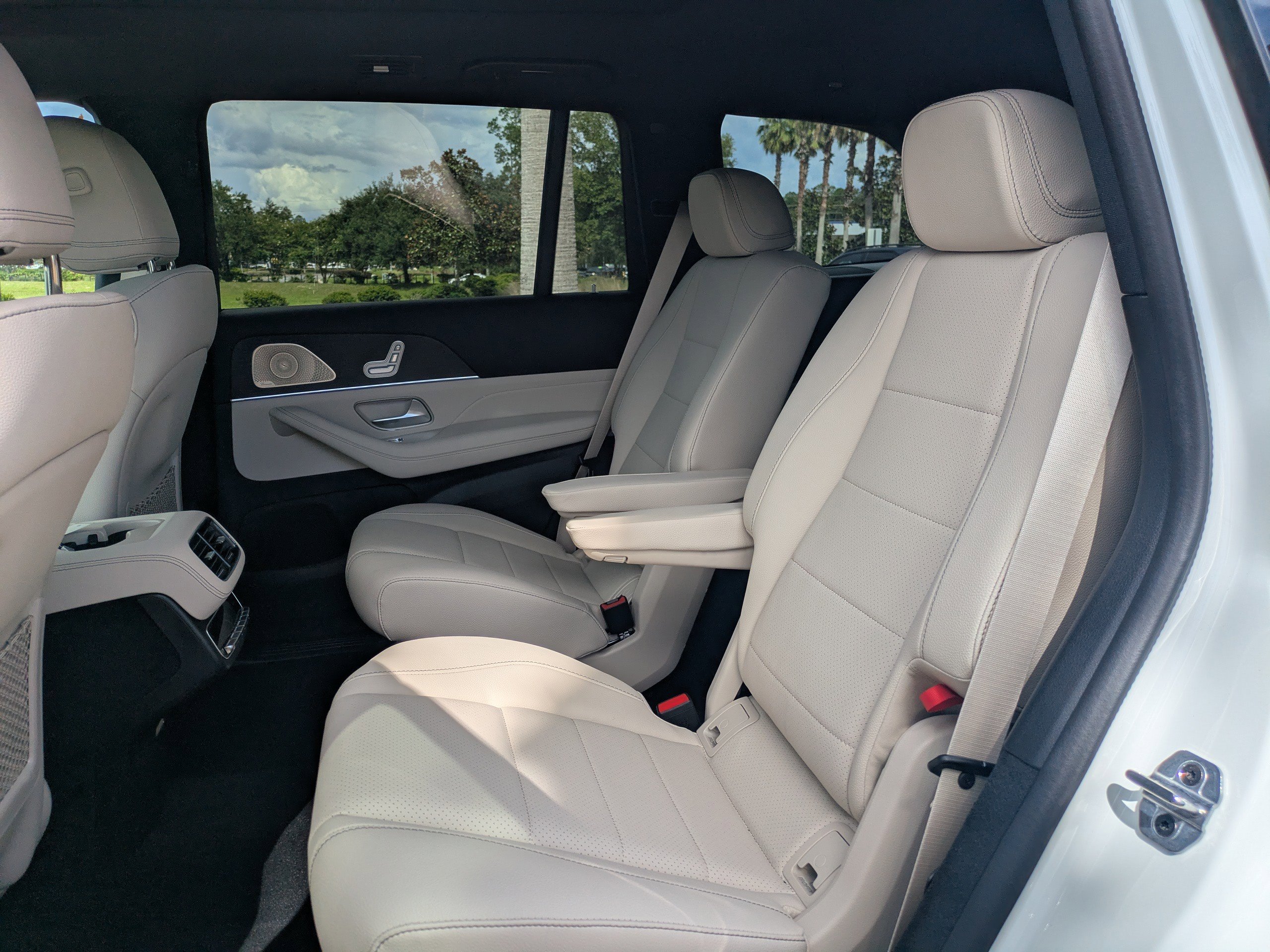 2025 Mercedes Benz GLS 450 4MATIC photo 14