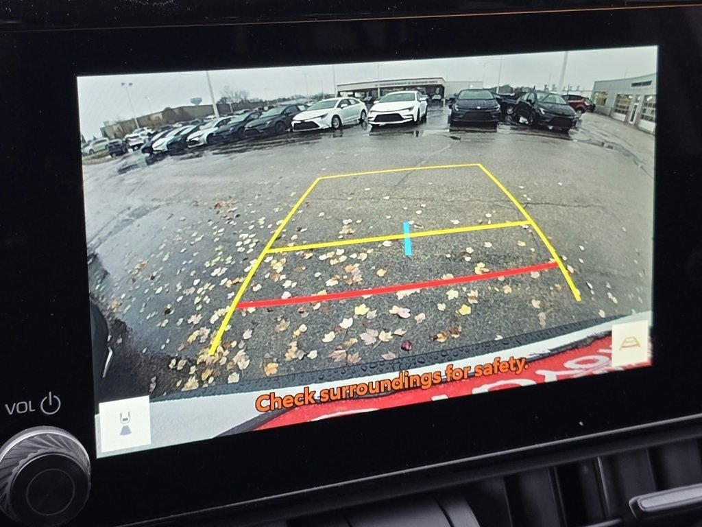 2025 Toyota RAV4 XLE photo 4