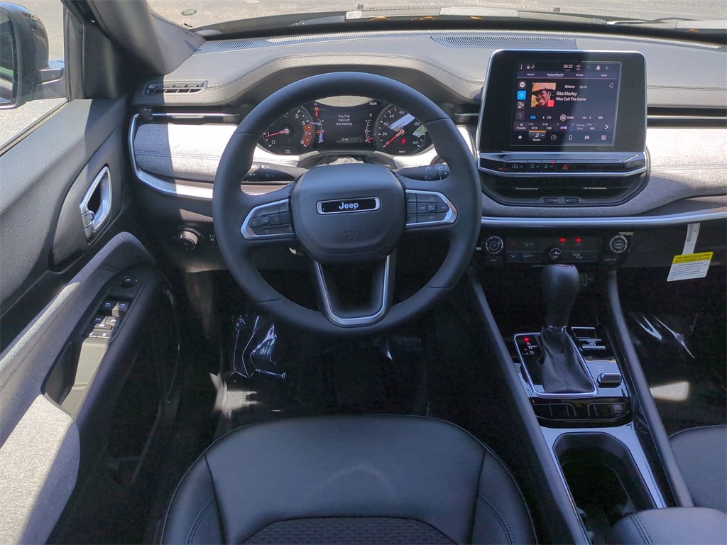 2025 Jeep Compass Latitude photo 14