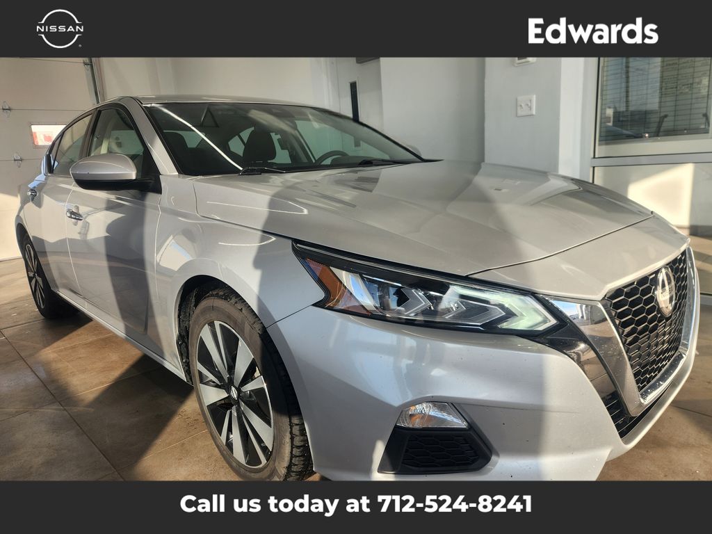 2021 Nissan Altima 2.5 SV photo 2