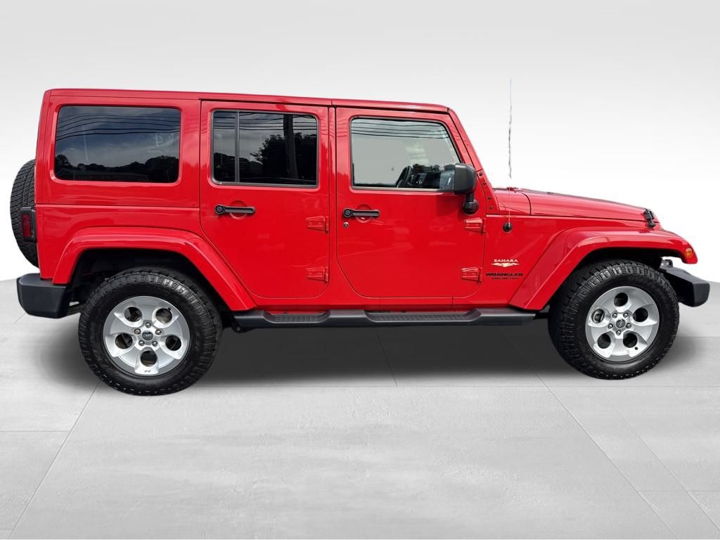 2015 Jeep Wrangler Unlimited Sahara photo 8