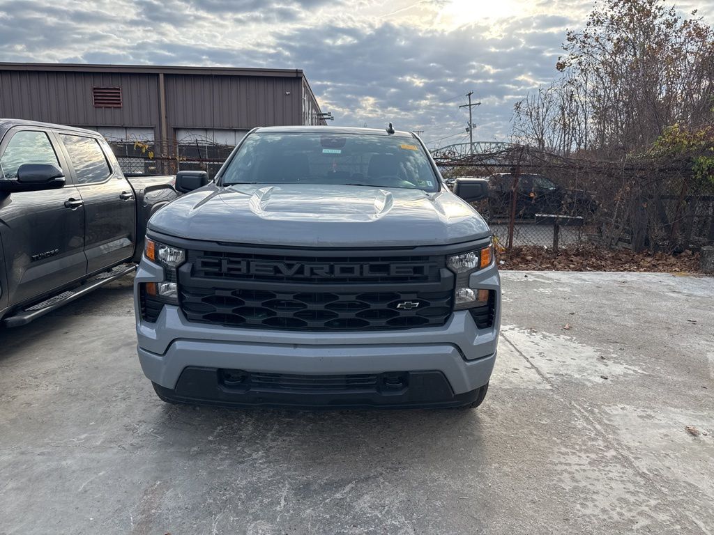 2024 Chevrolet Silverado 1500 Custom photo 2