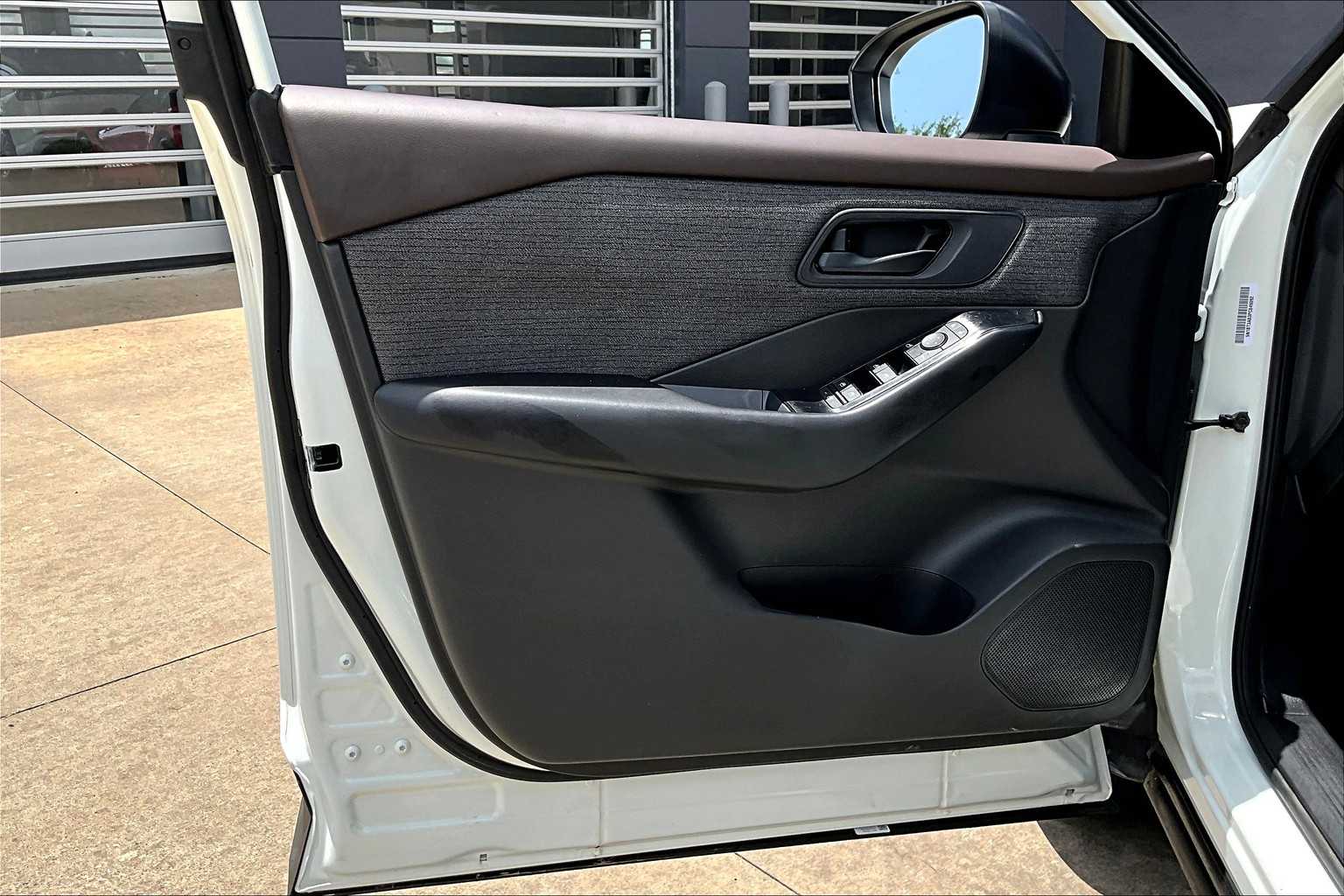 2023 Nissan Rogue S photo 18