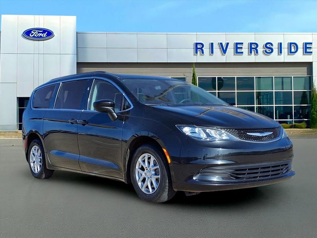 2020 Chrysler Voyager's photo