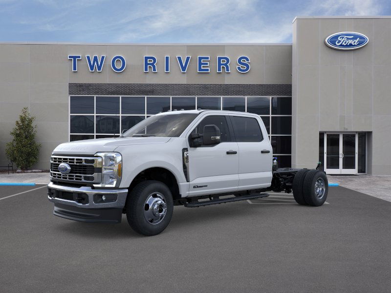 2026 Ford F-350 Super Duty Chassis Cab XLT's photo