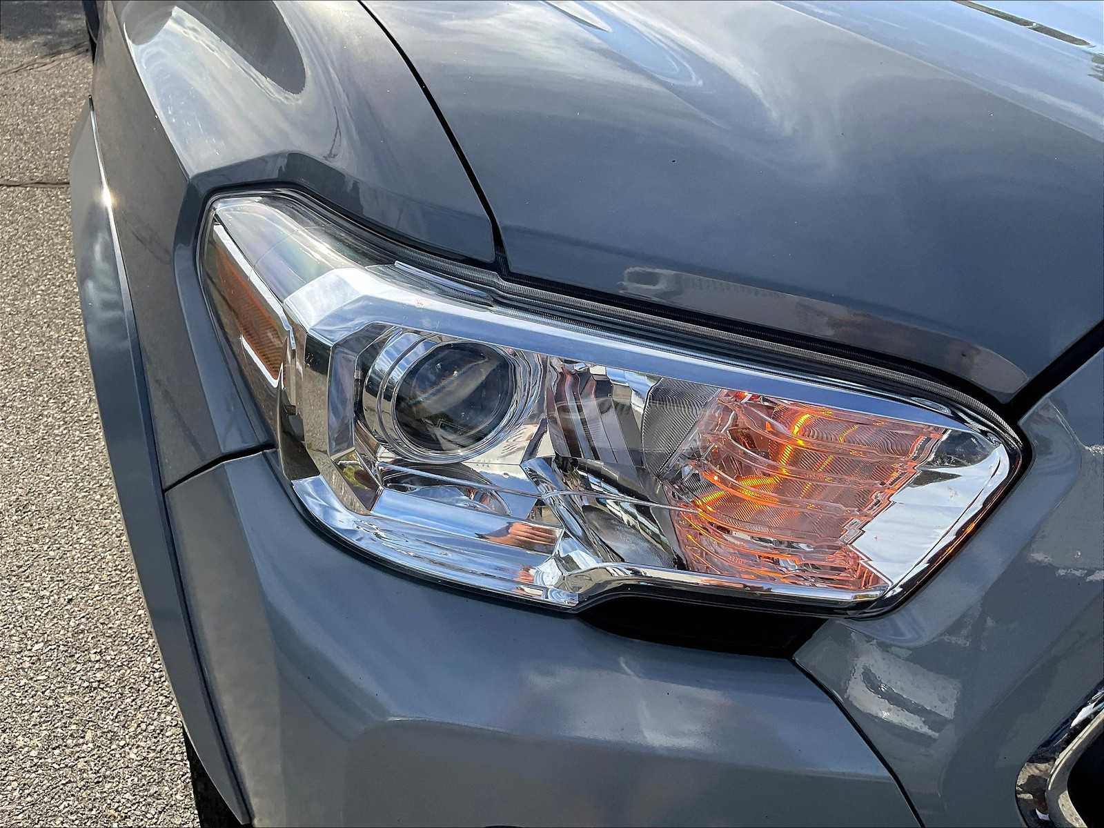 2021 Toyota Tacoma SR5 photo 30
