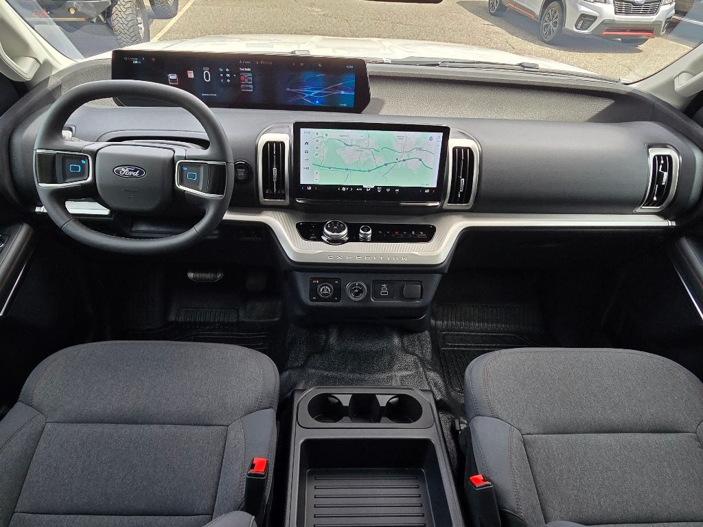 2025 Ford Expedition XL photo 2