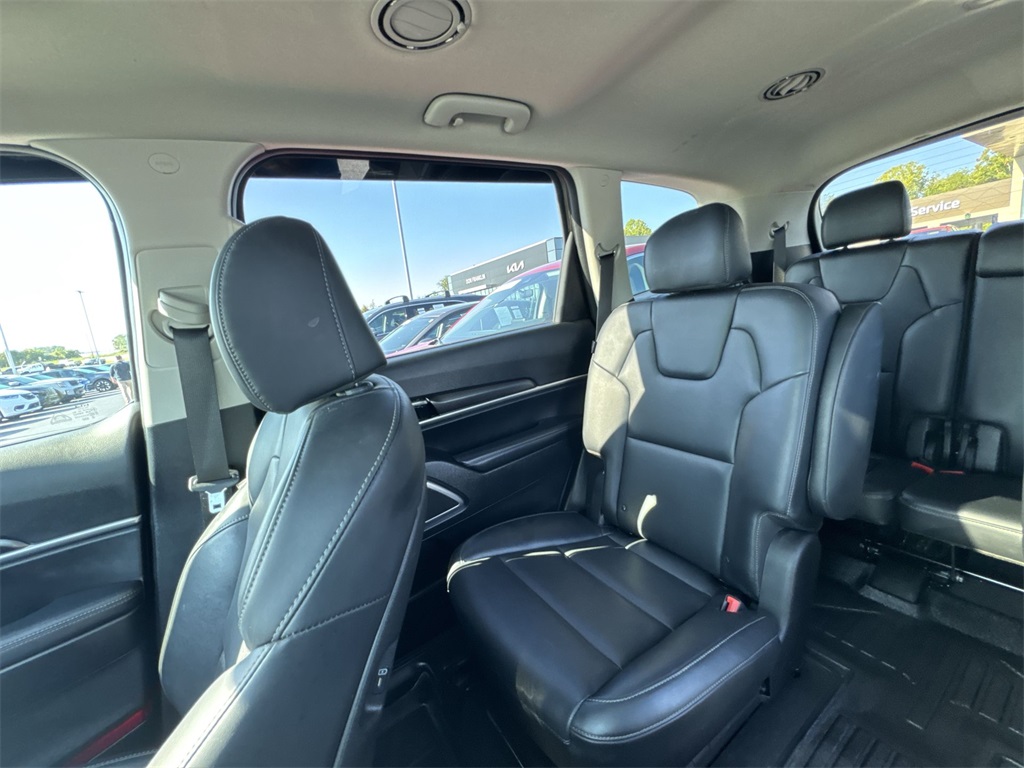 2024 Kia Telluride S photo 11