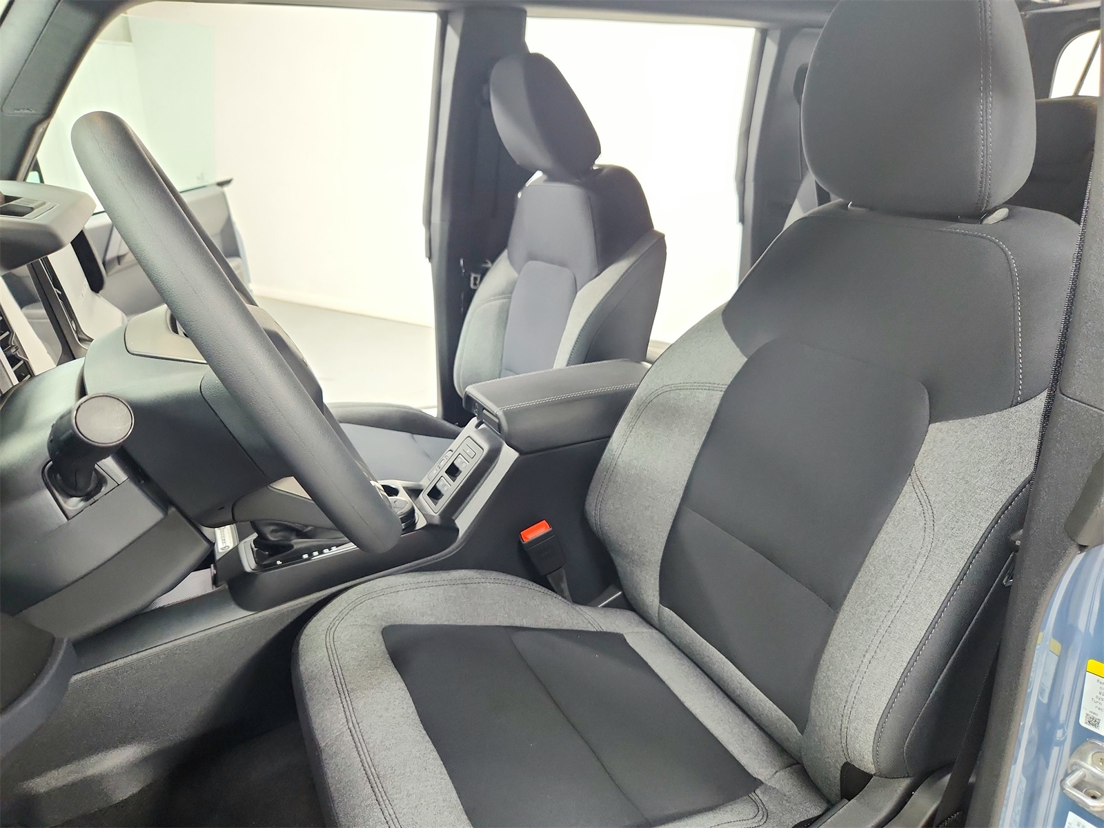 2025 Ford Bronco Base photo 19