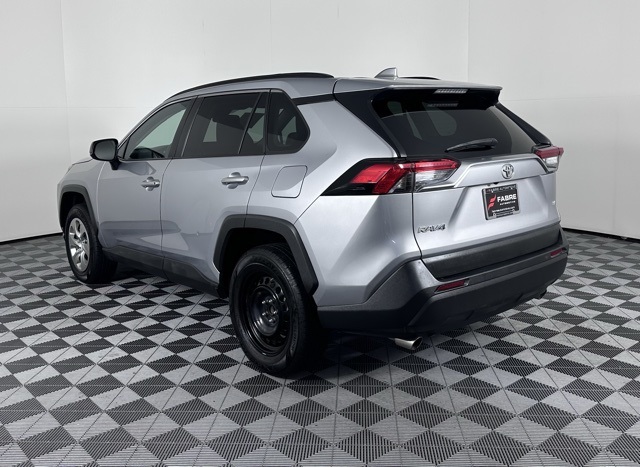 2021 Toyota RAV4 LE photo 3