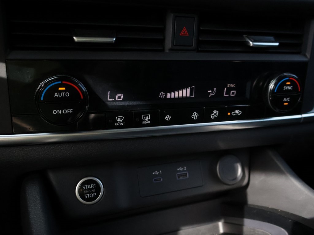 2023 Nissan Rogue SV photo 33
