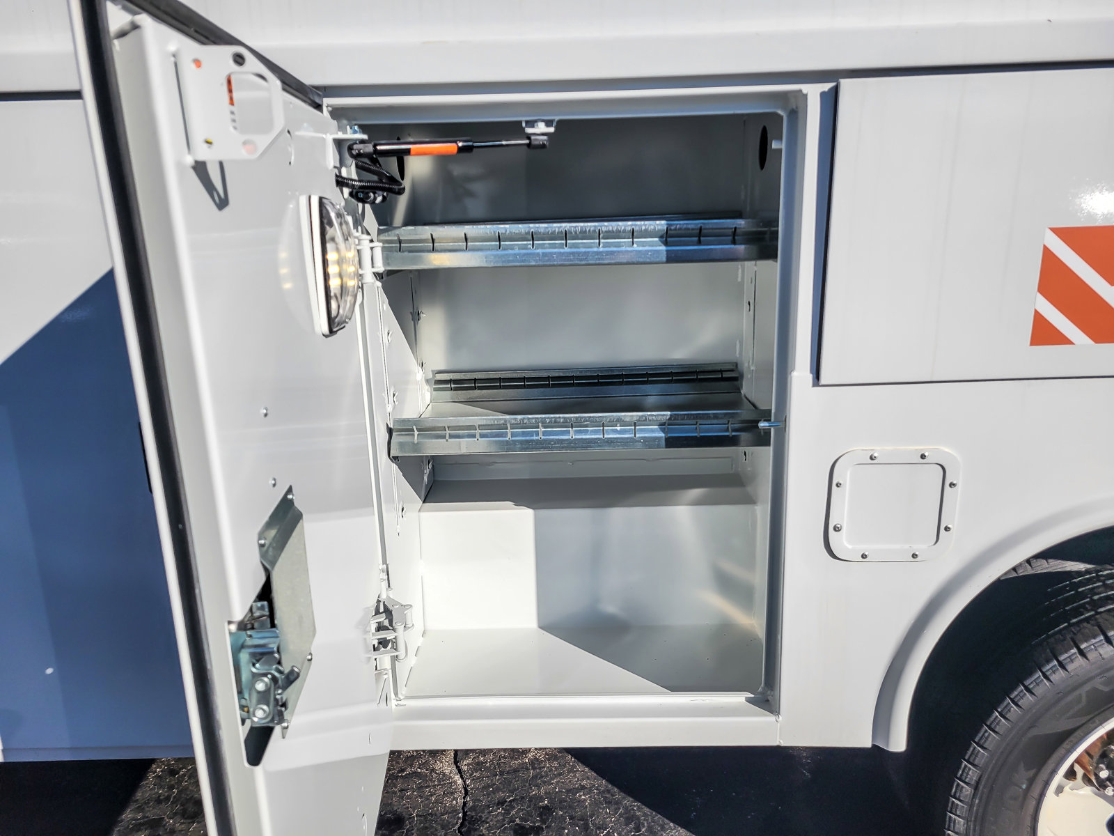 2025 FORD E-350 - Image 13